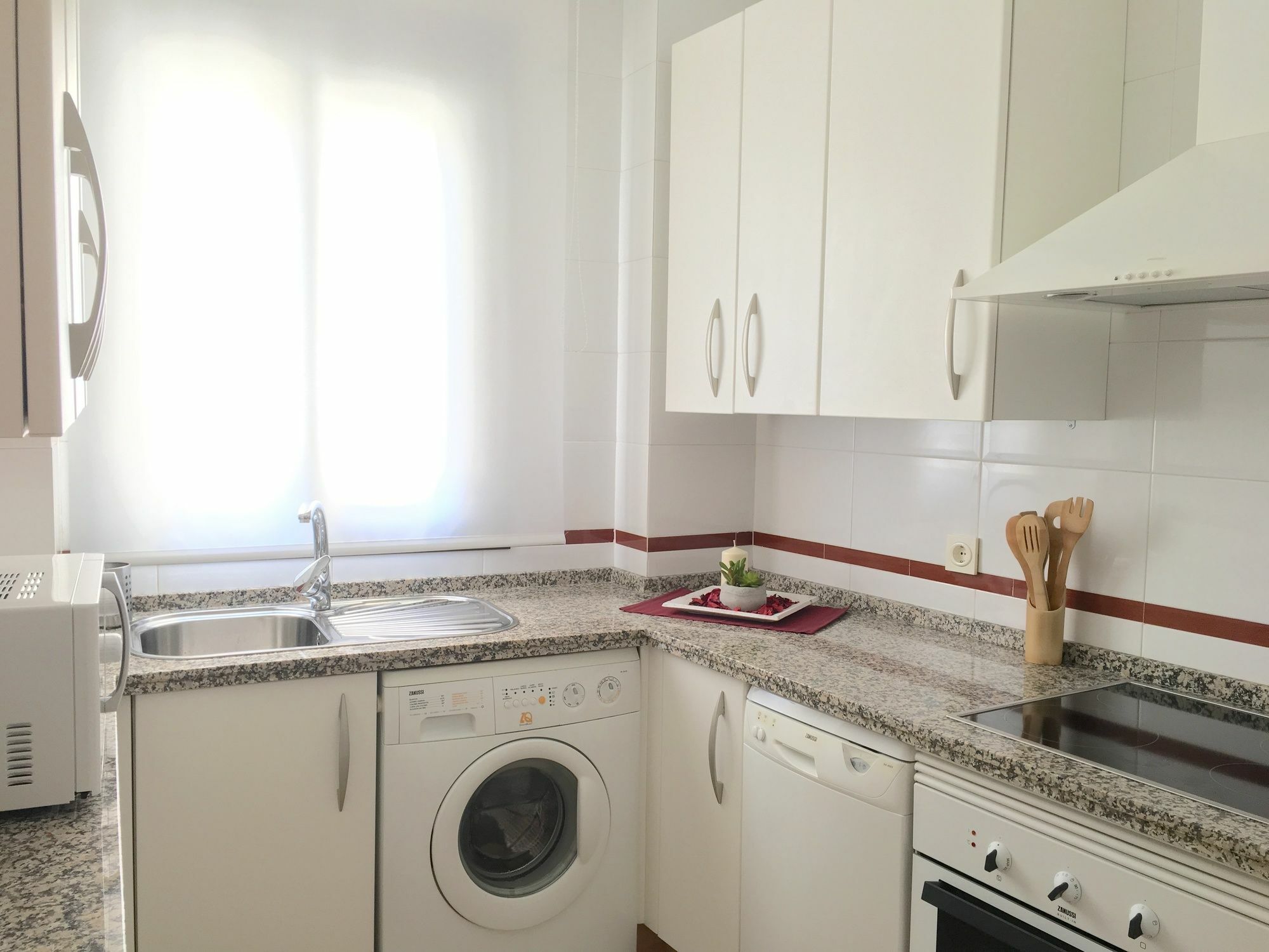 Teodosio Apartment Free Parking & Central Ac Севилья Экстерьер фото
